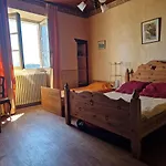 بيت للعطل De Montrepos - Ancien Presbytere Xviie Siecle