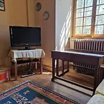 De Montrepos - Ancien Presbytere Xviie Siecle بيت للعطل *