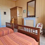 De Montrepos - Ancien Presbytere Xviie Siecle إستين