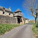 De Montrepos - Ancien Presbytere Xviie Siecle * إستين