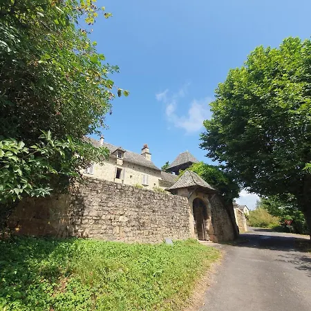 De Montrepos - Ancien Presbytere Xviie Siecle Estaing (Aveyron)