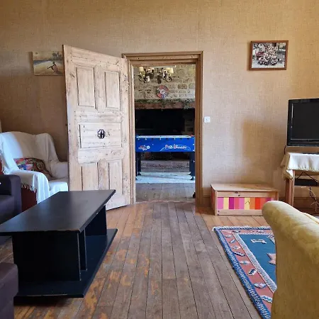 De Montrepos - Ancien Presbytere Xviie Siecle Holiday home *