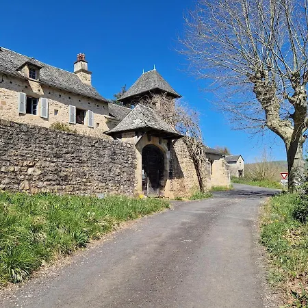 De Montrepos - Ancien Presbytere Xviie Siecle * Estaing (Aveyron)