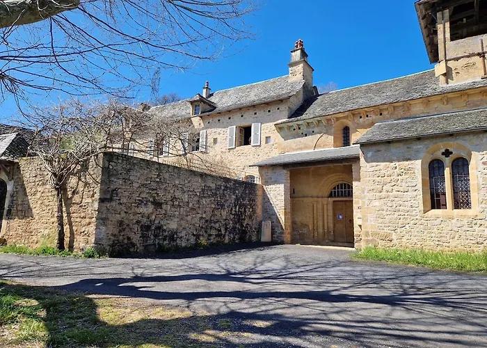 De Montrepos - Ancien Presbytere Xviie Siecle