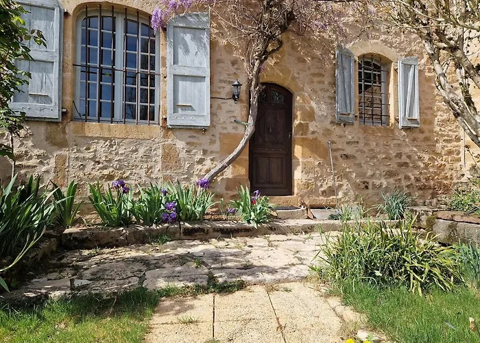 Hébergement de vacances De Montrepos - Ancien Presbytere Xviie Siecle *